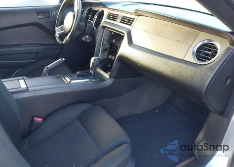 2013 Ford Mustang V6 z USA, uszkodzony, nr VIN 1ZVBP8AM8D5277358